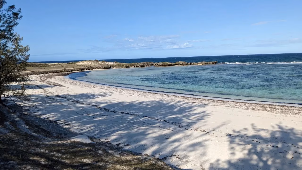 Sandbar linking the bays of Sakalava, Pigeon and Dunes
