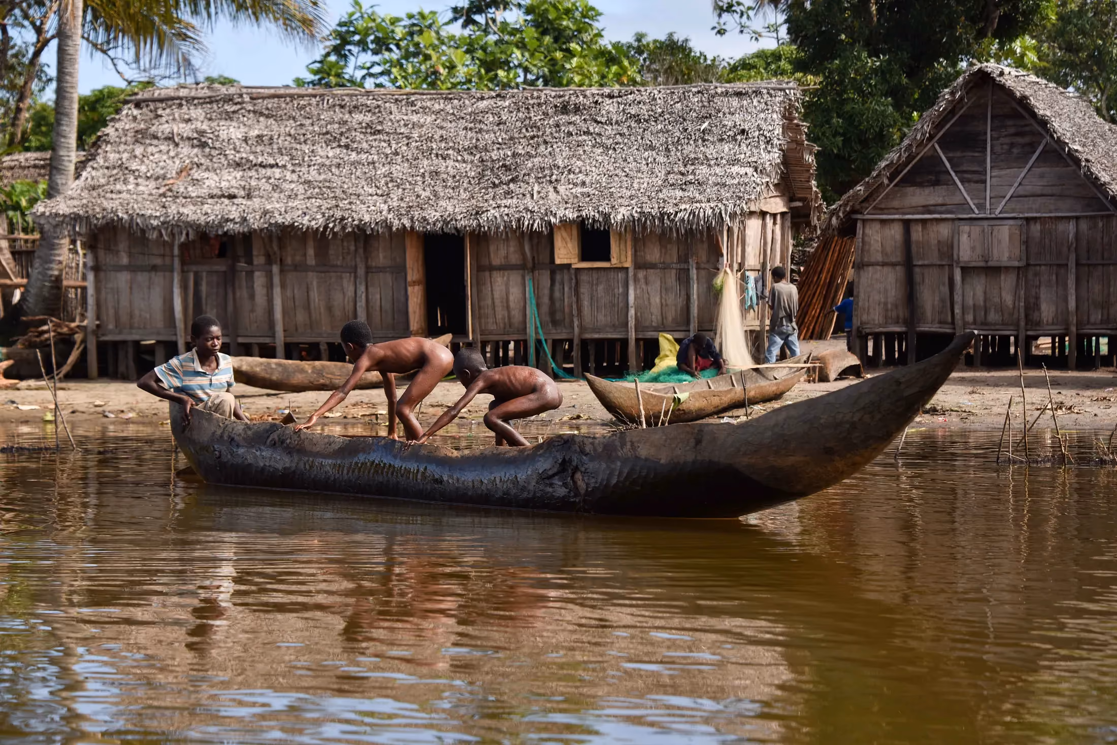 Vie quotidienne au bord des rivières à Madagascar