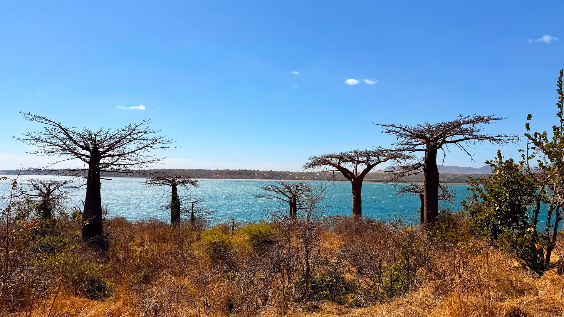 Baie et collines autour d'Antsiranana, départ du circuit Nord de Madagascar