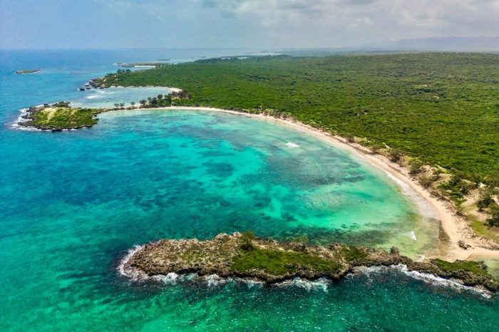 The Three Bays: Coastal Hike